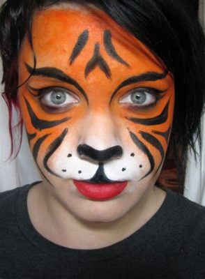 How to Paint a Tiger Face: Exploring the Wild Strokes of Creativity